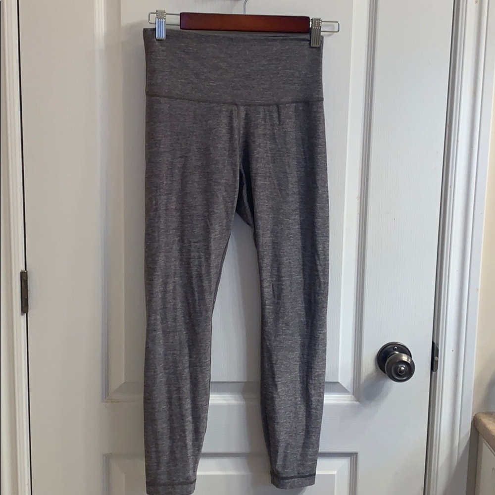 Lululemon Wunder Under pants size 6 LIKE NEW